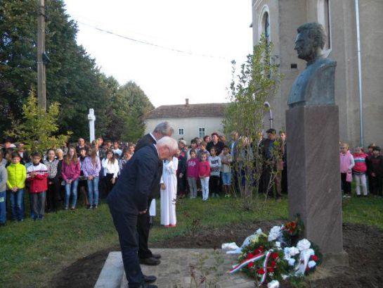 Páter Godó Mihály jezsuita szerzetesre emlékeztek Kisiratoson