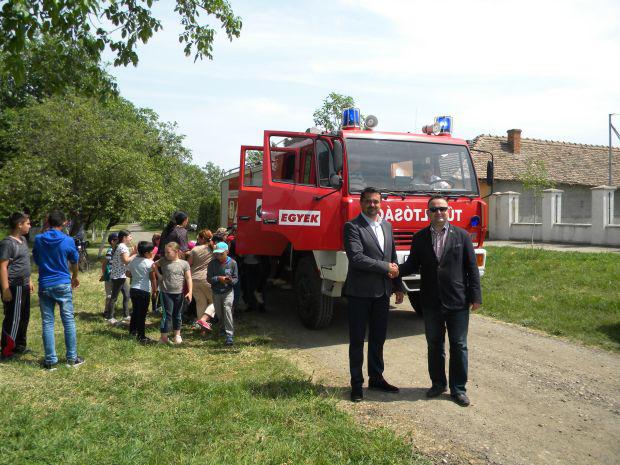 Testvéri segítség