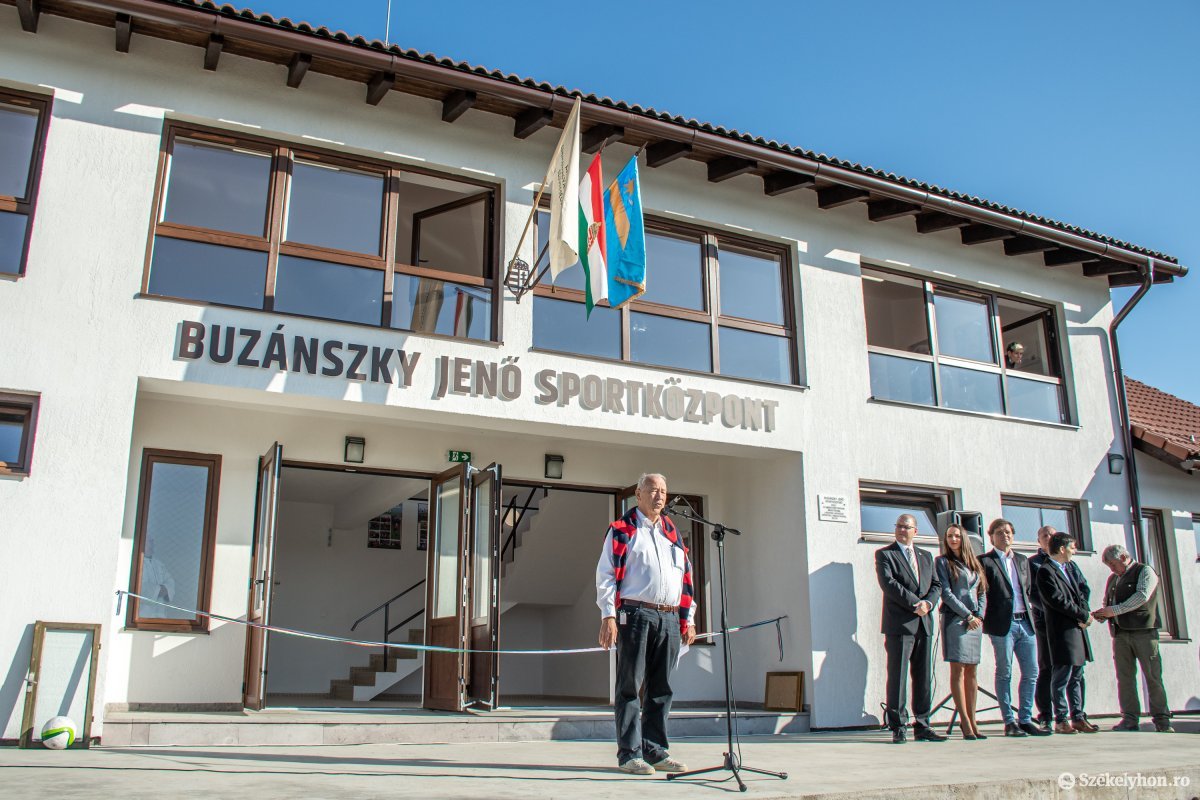 Sportközpontot avattak Csíkszentdomokoson