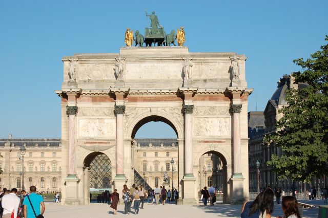 Bizalmatlansági indítványt terjesztettek be a francia kormány ellen