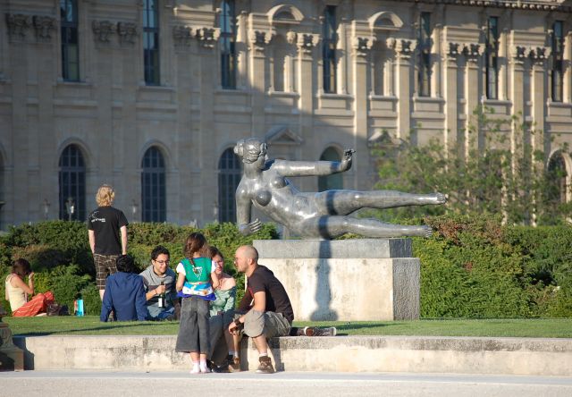 Borúlátó felmérések Franciaországban