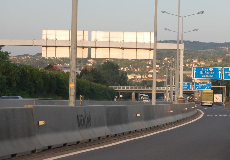 Holnaptól kötelező elektronikus regisztrációval lehet csak belépni Ausztriába