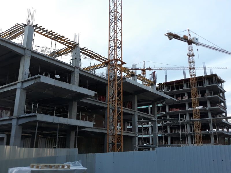 Kénytelenek felmondani a szerződéseket