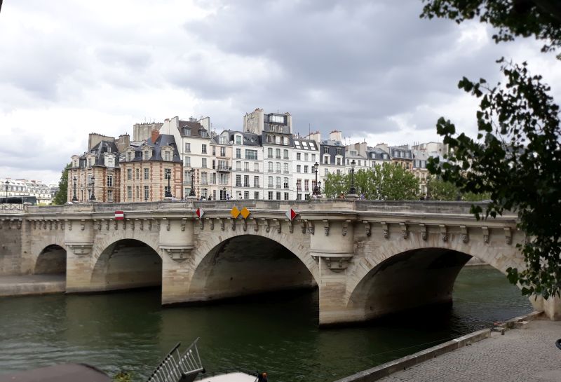 Hétfőtől kitiltják az áthaladó gépkocsiforgalmat Párizs belvárosából