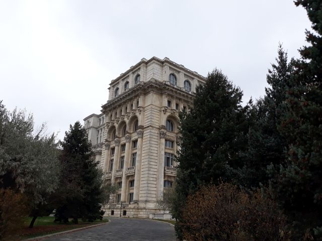 Ma szavaz a parlament a kormány a beiktatásáról