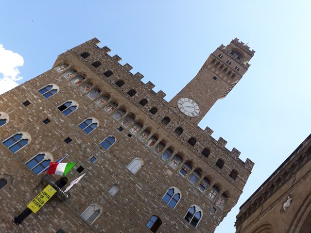 Az olasz baloldal folytatást, a jobboldal választásokat sürget