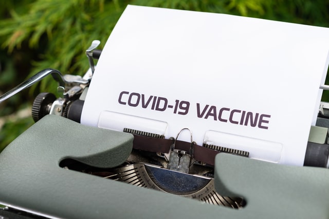 Online is bejelenthetők a koronavírus elleni oltás esetleges mellékhatásai