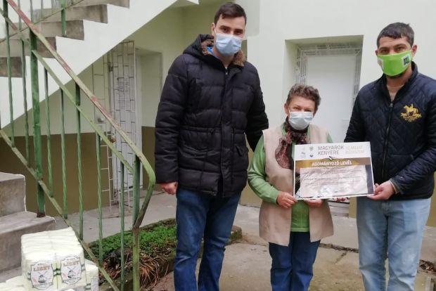 Adakozás a rászorulóknak