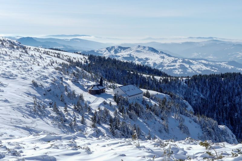 Tizenkilenc személyt mentettek ki a hegyimentők