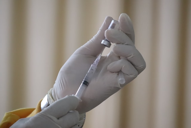Szabadon igényelhető a koronavírus omikron-alváltozatai ellen kifejlesztett vakcina