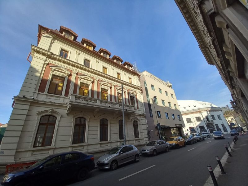 Megszüntette a fővárosi közgyűlés a hibridautó-tulajdonosok ingyenes parkolási jogát