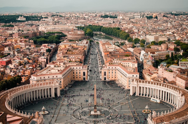 A Vatikán felajánlja a felek közti tárgyalás elősegítését