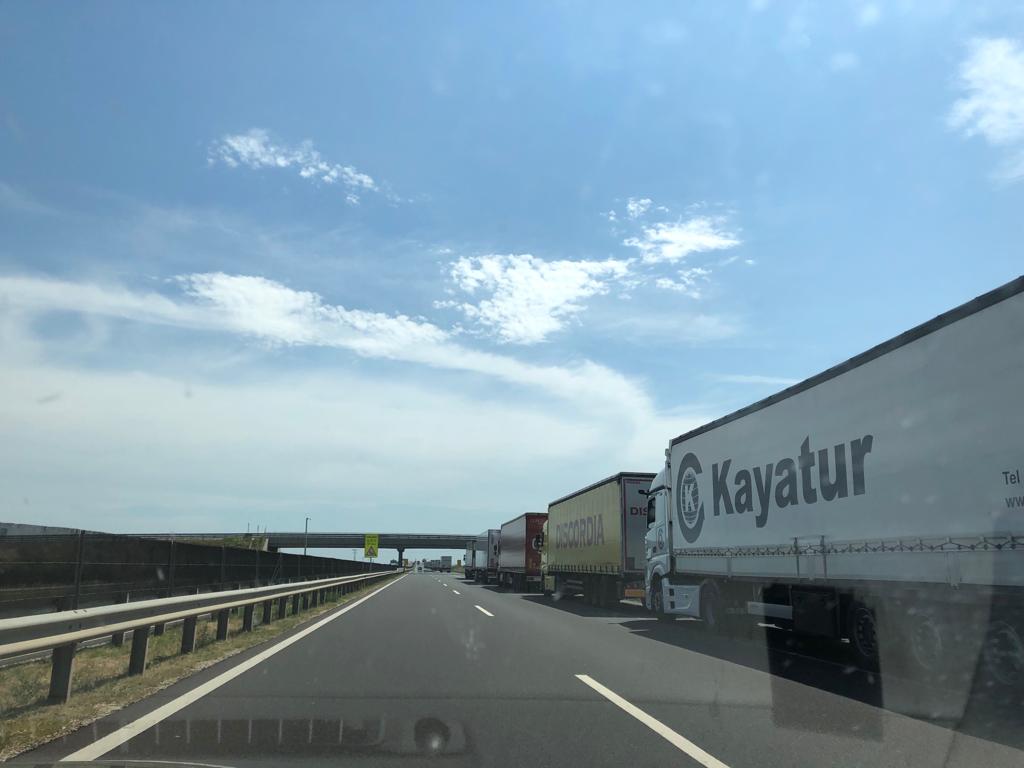 Lassítsanak a határ közelében