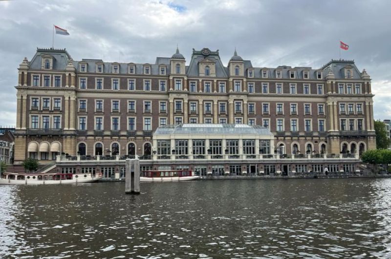 Előrehozott parlamenti választás kezdődött Hollandiában