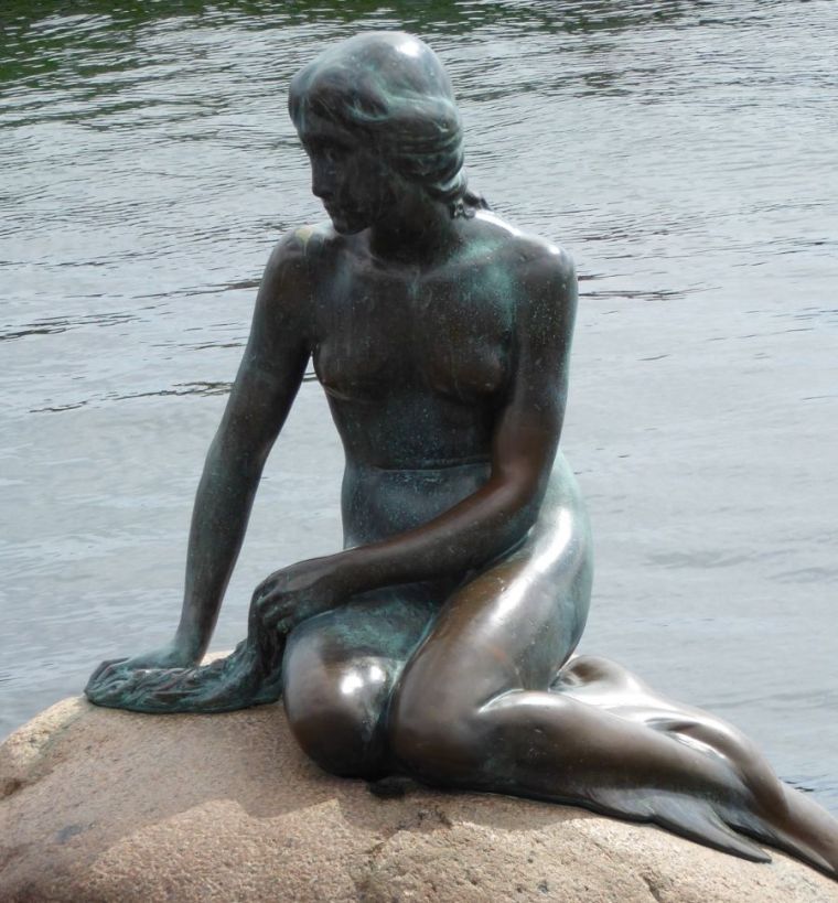 Dánia bevezeti a hadkötelezettséget a nők számára