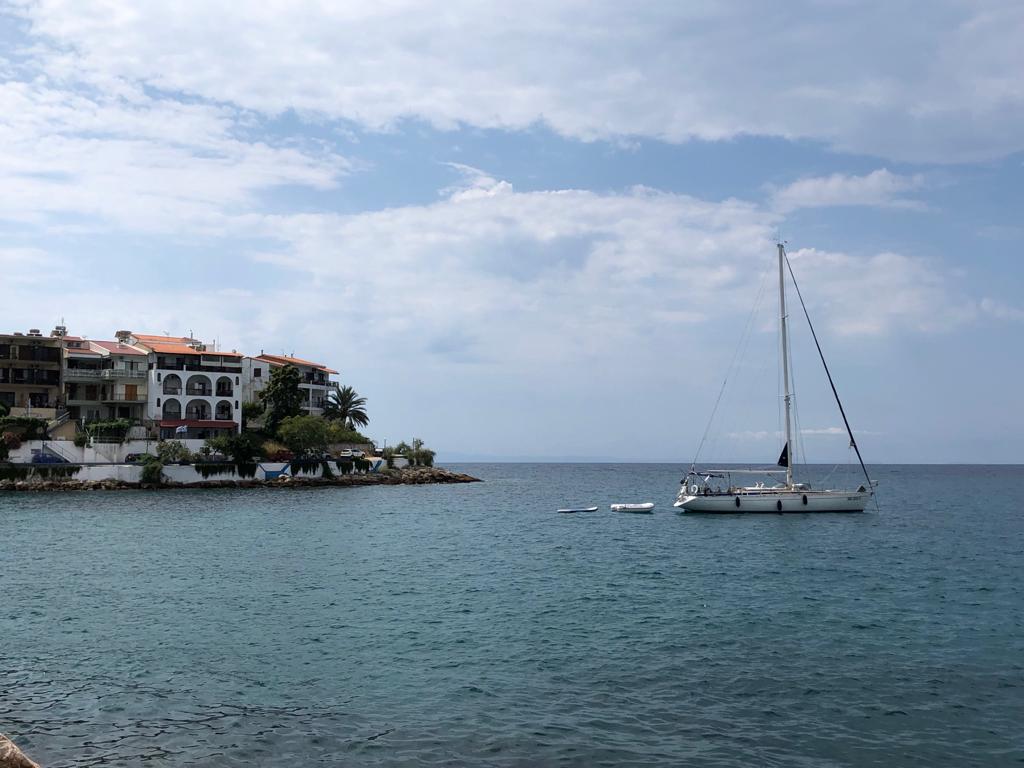 Migránsokat szállító vitorlás süllyedt el