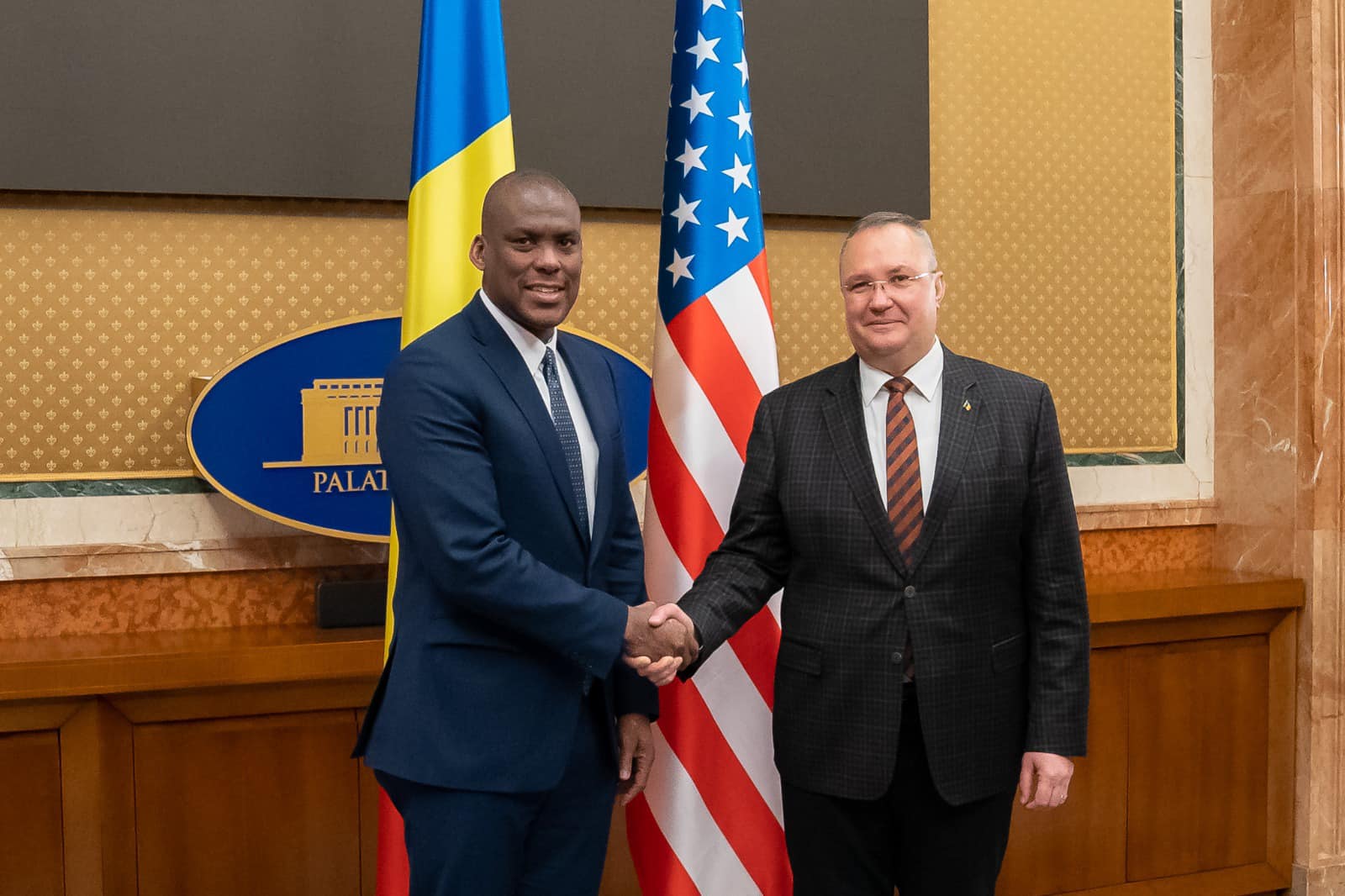 Segítenek a vízummentesség elérésében