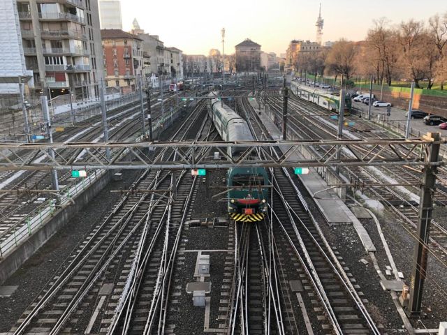 Szombaton érkezik az első elektromos vonat abból a 37 szerelvényből, amelyet Románia vásárol