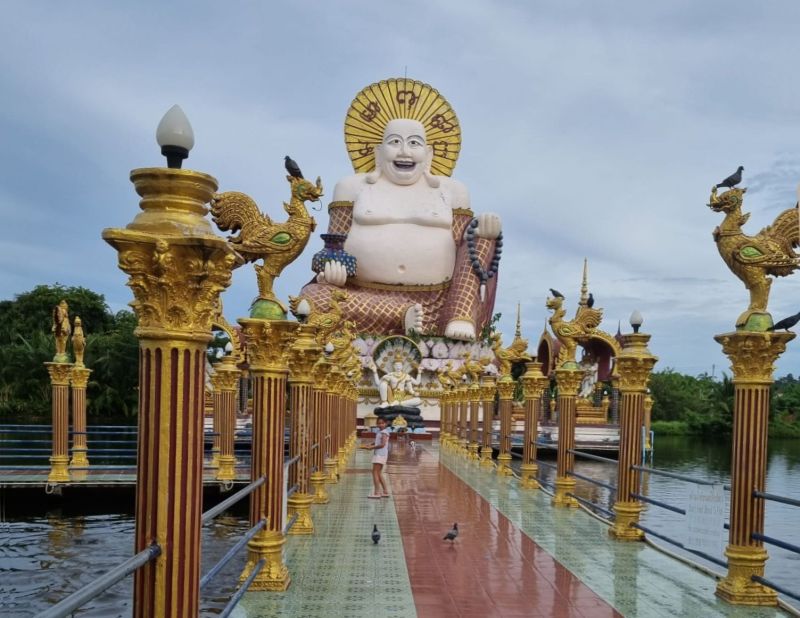 Thaiföldön felmentették hivatalából a miniszterelnököt