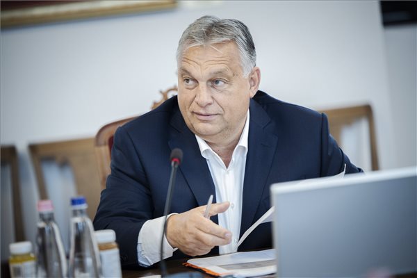 Politikai zsarolásnak tartja Orbán az FT által megszellőztetett forgatókönyvet