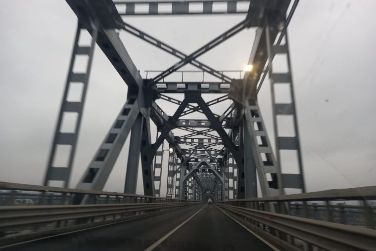 Egy sávon lehet közlekedni a Barátság hídon
