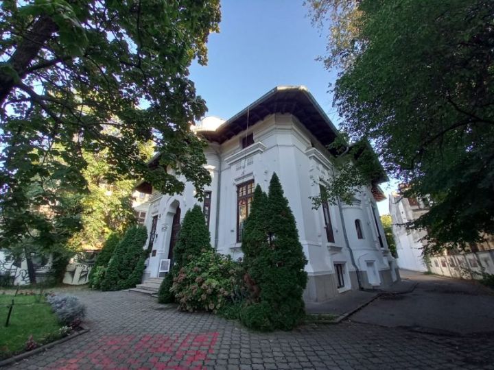 Egressy Zoltán író a bukaresti Liszt Intézet vendége