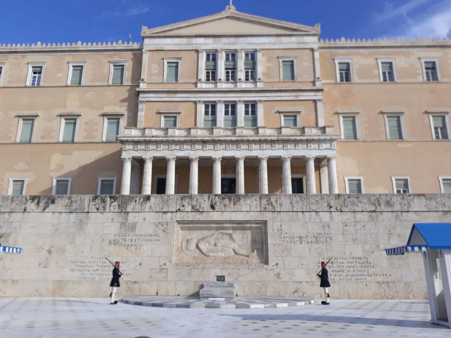 Görög parlamenti igen a melegek házasságára