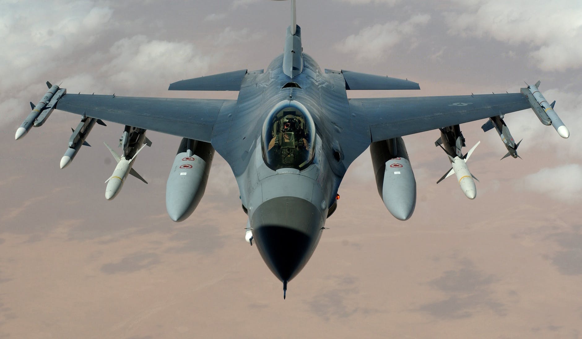 Újabb három F-16-ost vett át a román légierő