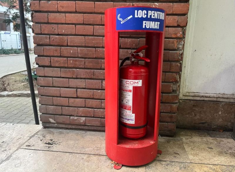 Öt méteres távolságot kell tartani a nem dohányzóktól