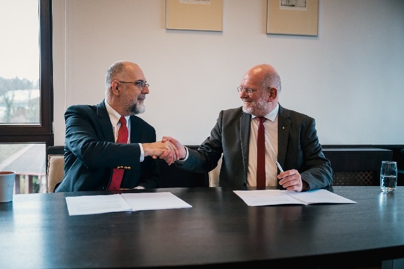 Választási megállapodást kötött az RMDSZ a két kisebbik magyar párttal