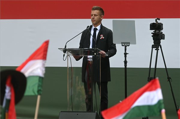 Magyar Péternek előbb az ellenzéket kell leváltania