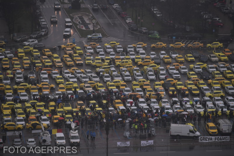 Megint tüntetnek a taxisok Bukarestben
