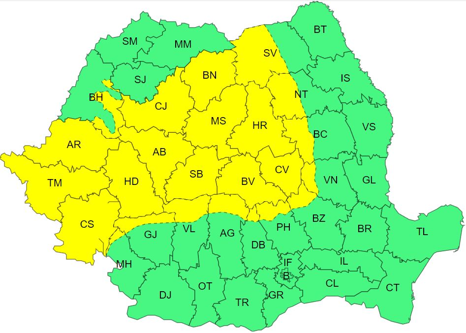 Viharokat jósolnak 23 megyében, a hegyekben havazhat is