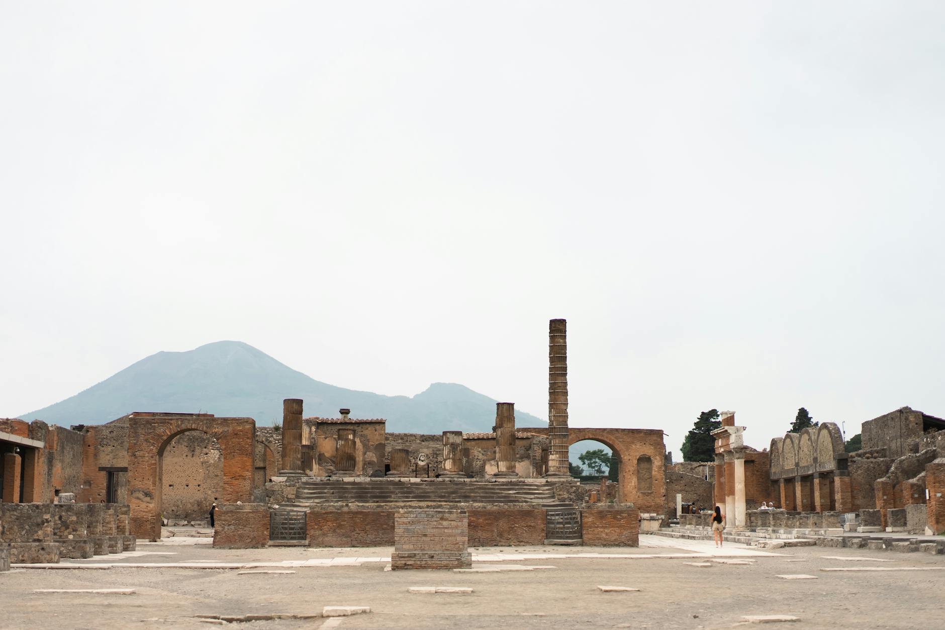 Épségben megmaradt freskókkal díszített báltermet tártak fel Pompeji romjai között