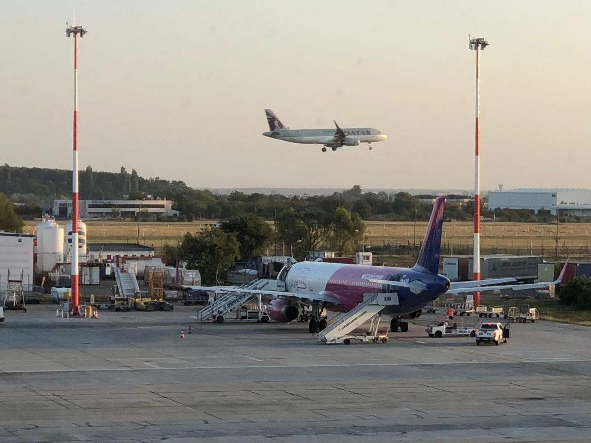 Menetrendszerinti járatokat töröltek a közel-keleti helyzet miatt