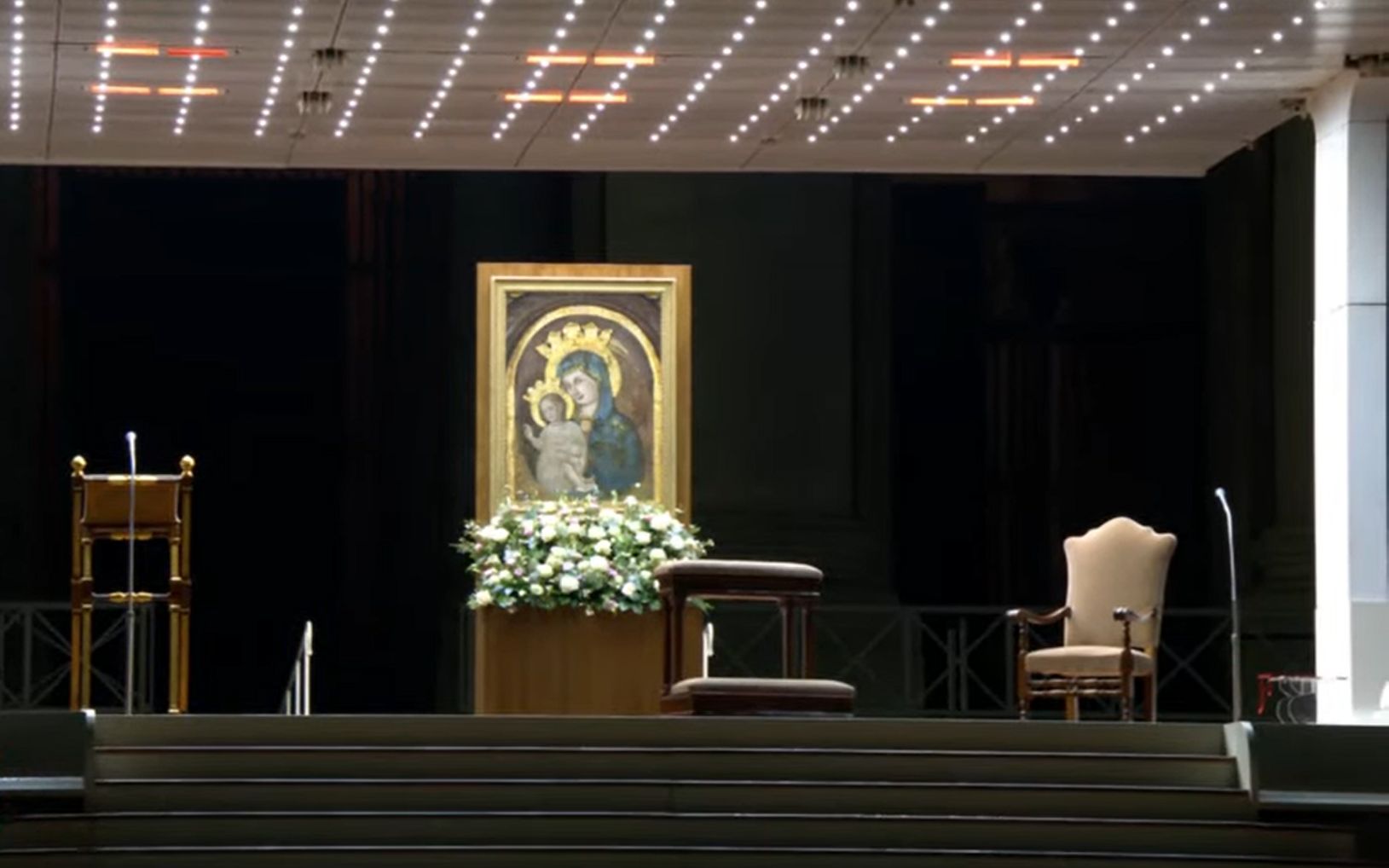 Ferenc pápa állapota továbbra is válságos, de enyhe javulást mutat