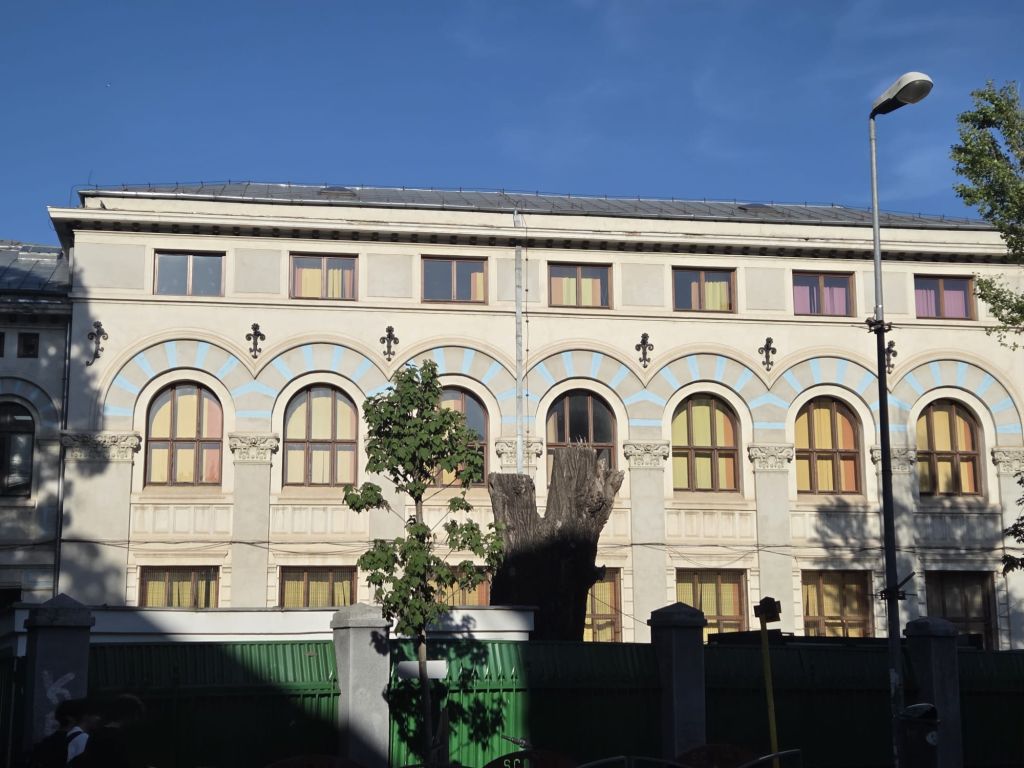 Ismét iskolákat fenyegettek tegnap és ma