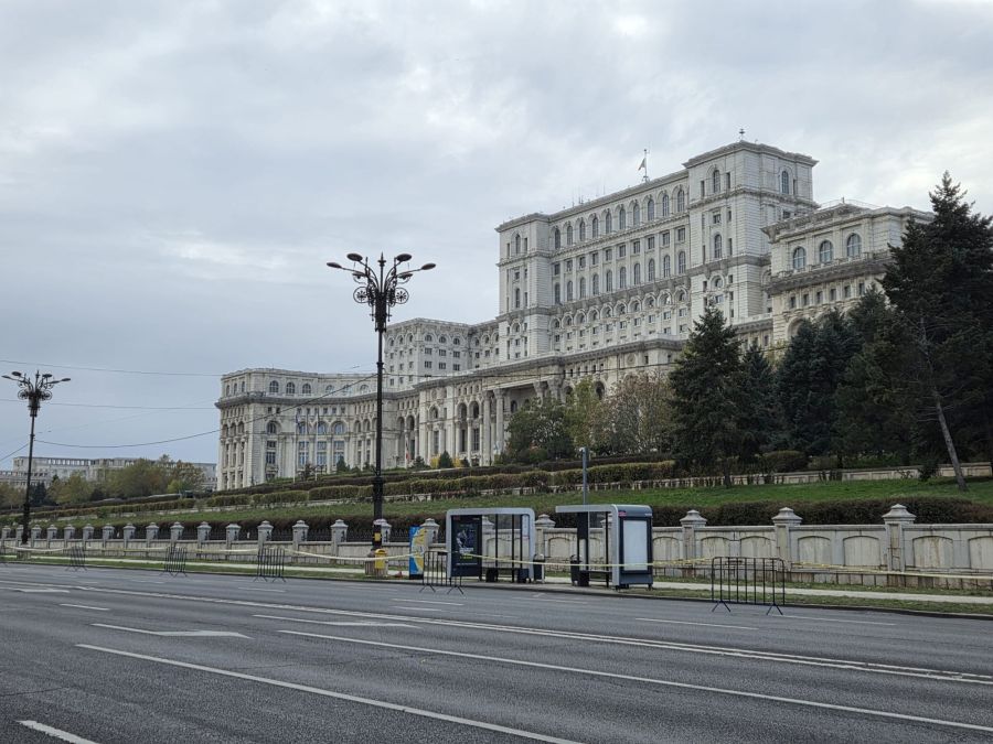 Botrányba torkollt a kormány órája a törvényhozásban