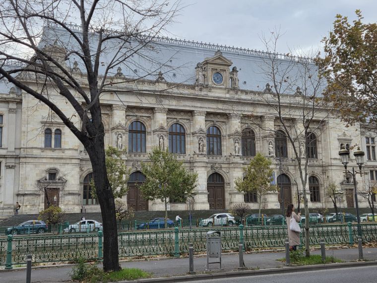 A legfelsőbb bíróság megtámadja a bírák és ügyészek nyugdíjazását szabályozó új törvénytervezetet