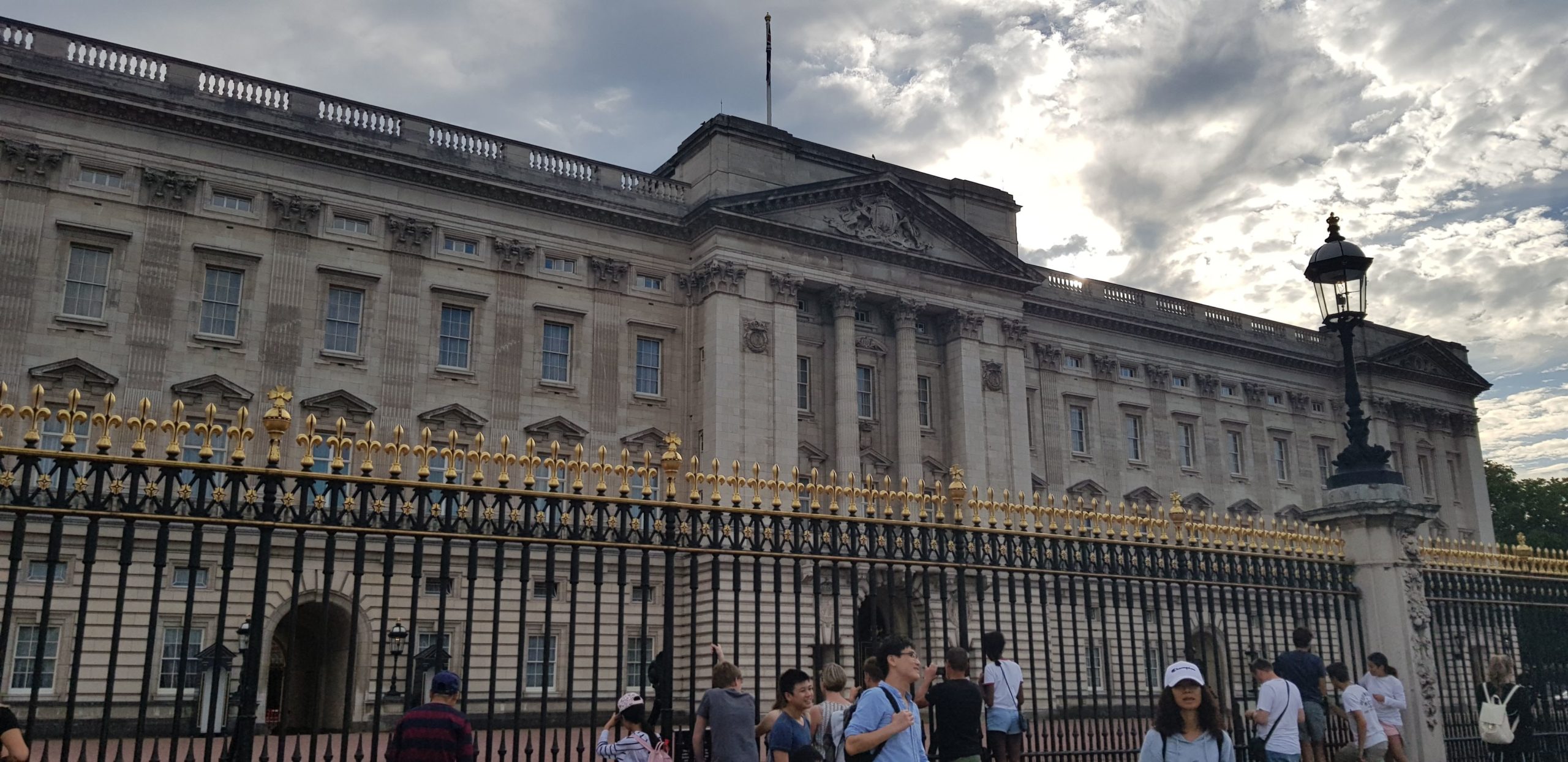 Először beszélt nyilvánosan daganatos betegségéről a brit uralkodó