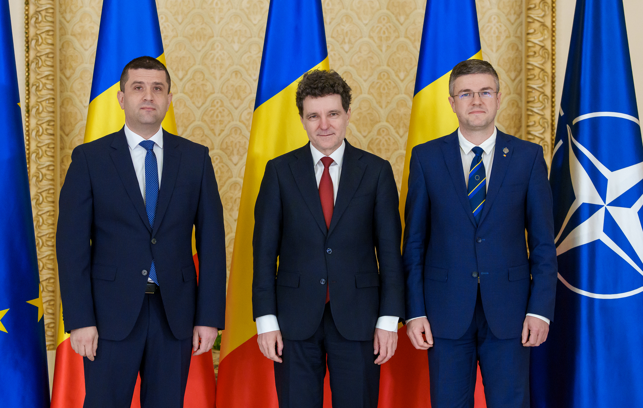 Letette az esküt az USR két új minisztere