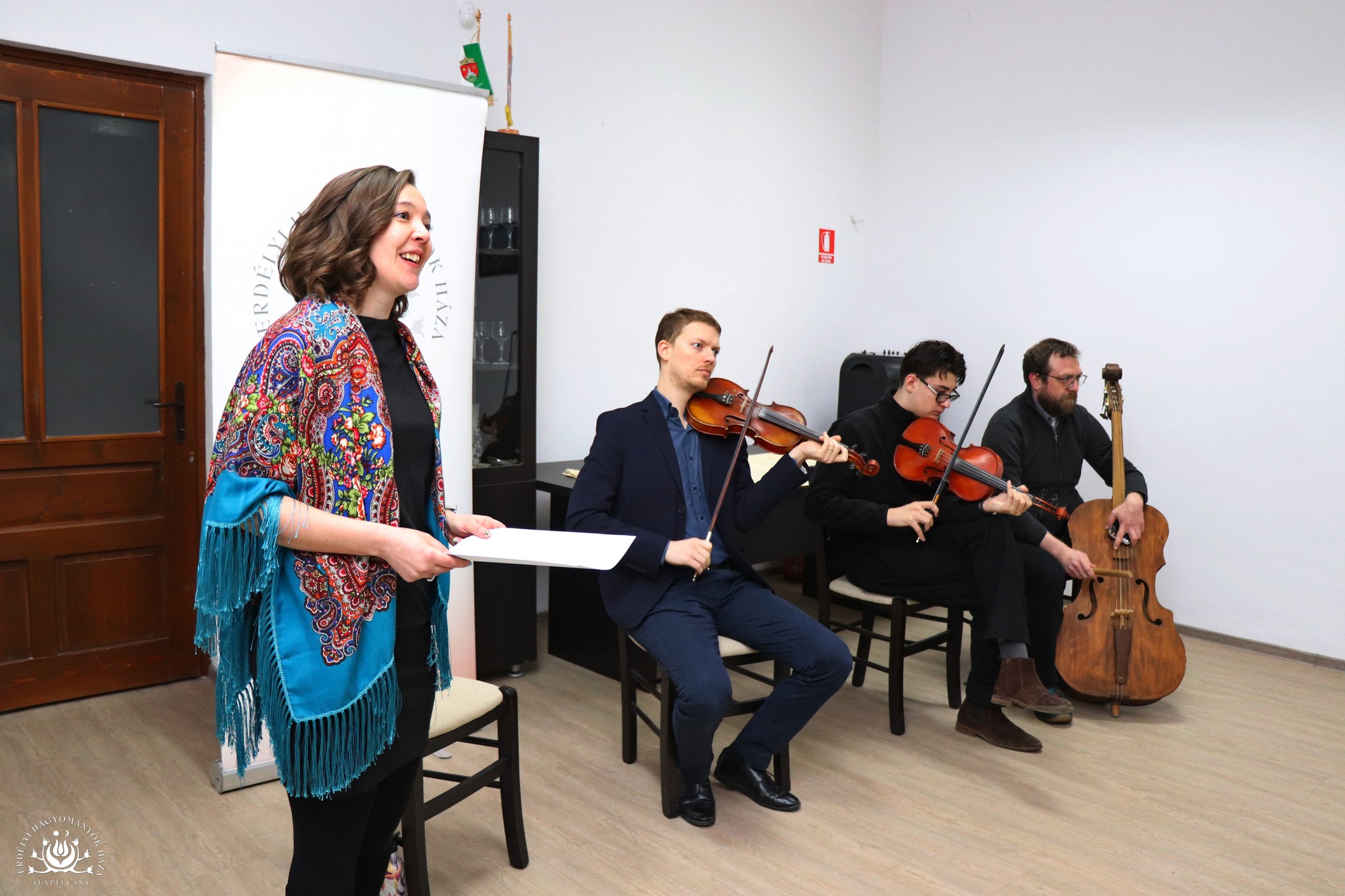 Rendhagyó népdalos énekóra Csíkkarcfalván