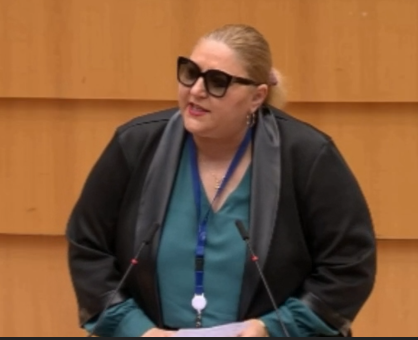 Brüsszel után Bukarestben is vizsgálat folyik Diana Şoşoacă ellen