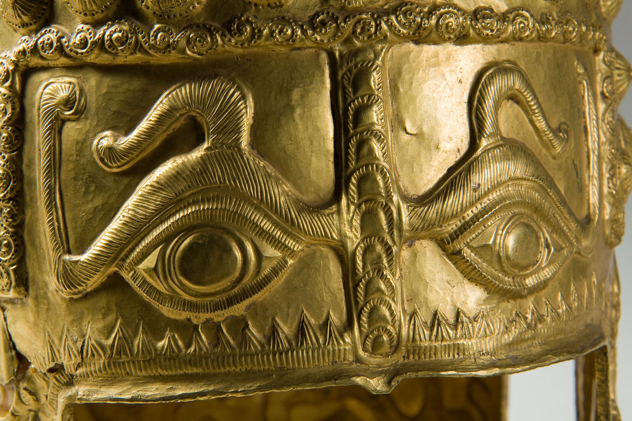 Hazahozták a coțofenești-i aranysisakot