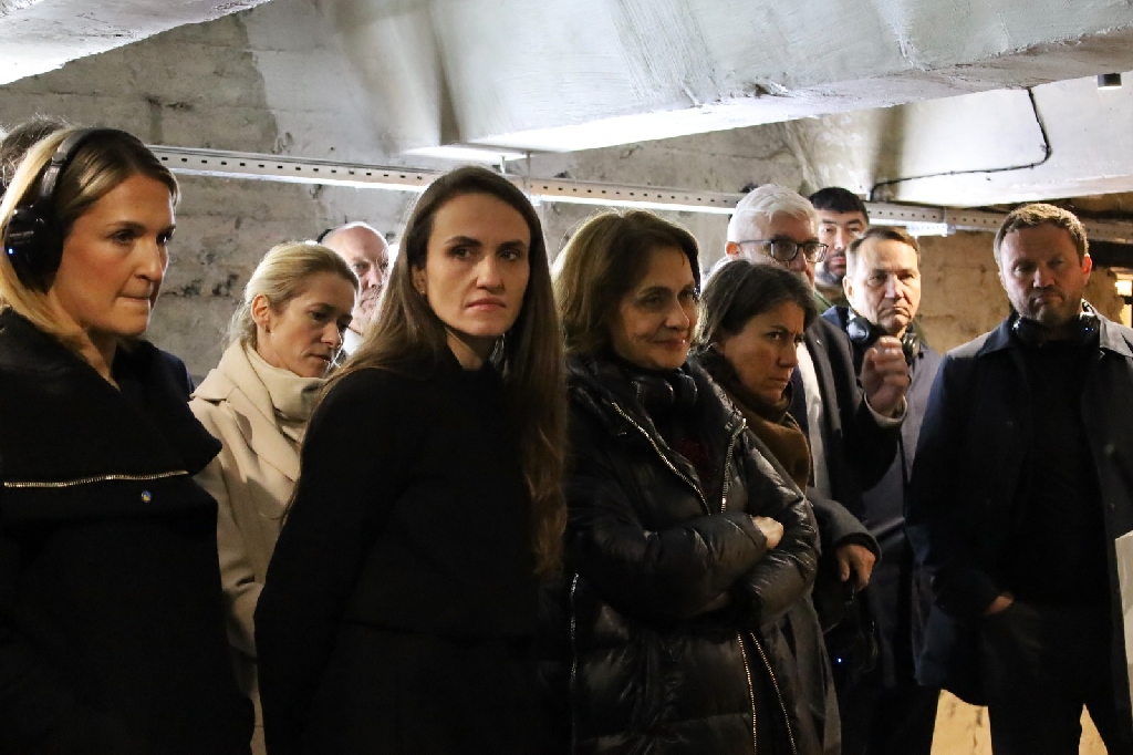 A külügyminiszter Románia támogatásáról biztosította Ukrajnát a bucsai megemlékezésen